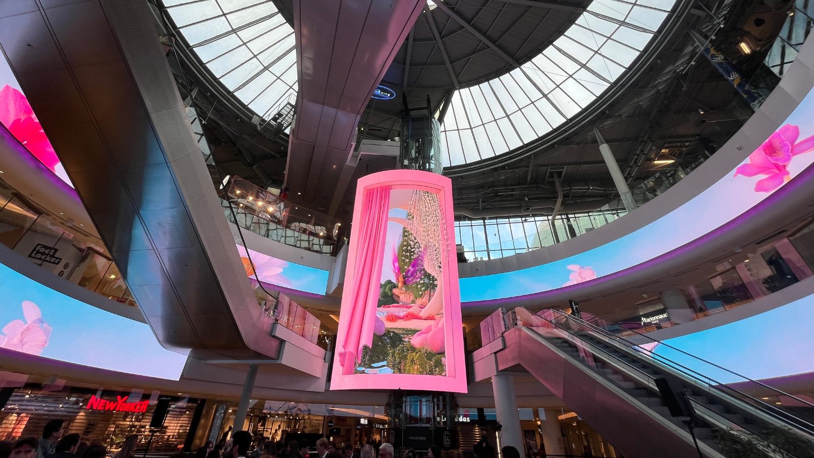 Tetro livre le plus grand écran indoor d'Europe