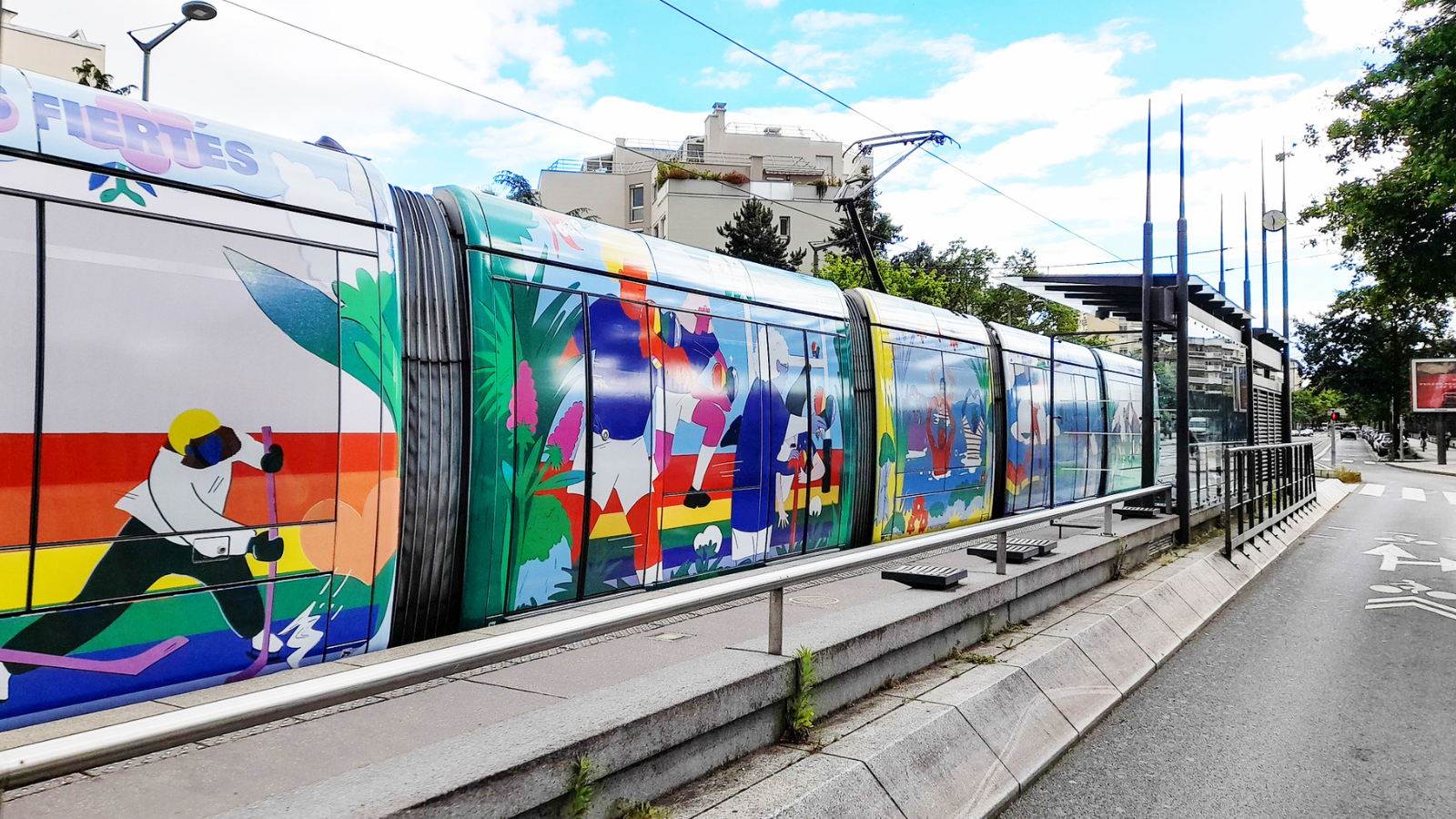 Jeanne Saboureault décore les trams de Lyon