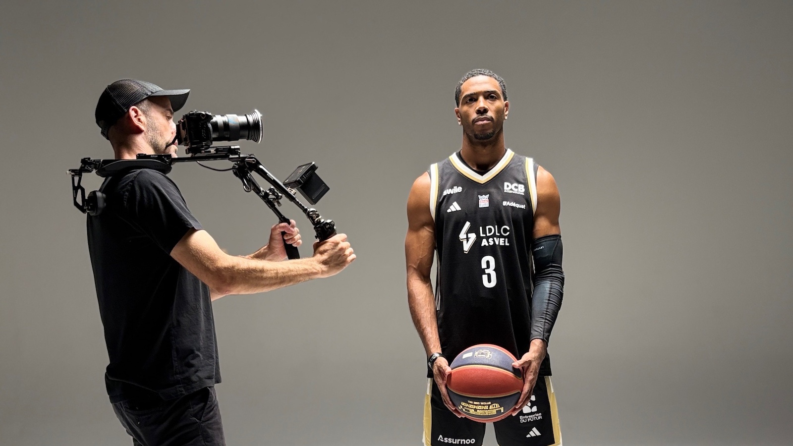 Bouncy la joue hip-hop pour les clips des joueurs de l’Asvel
