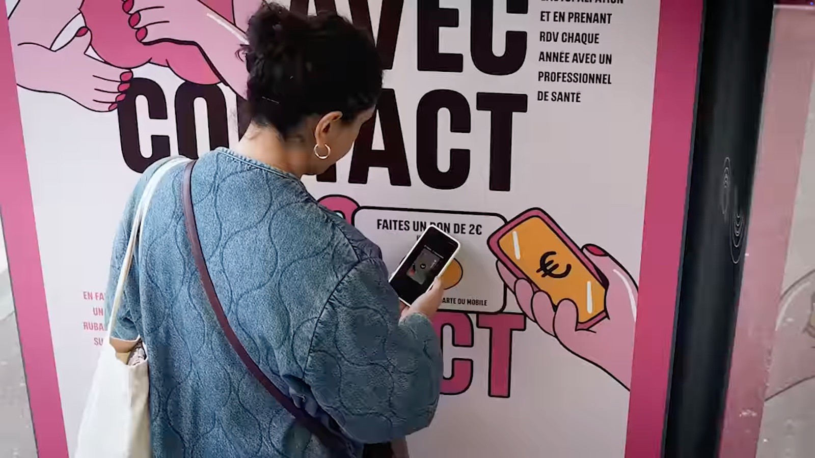 Avec ou sans contact&nbsp;? MNSTR signe la campagne Octobre rose pour la Caisse d’Épargne