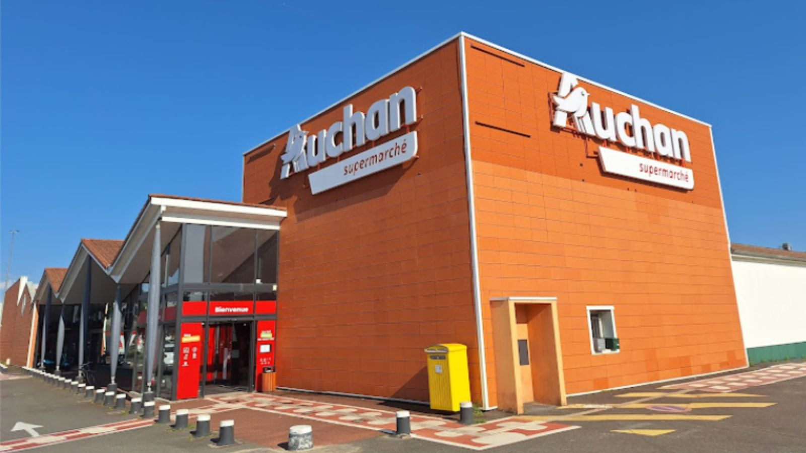 Auchan cède 91 supermarchés à Intermarché, dont 22 en Auvergne-Rhône-Alpes