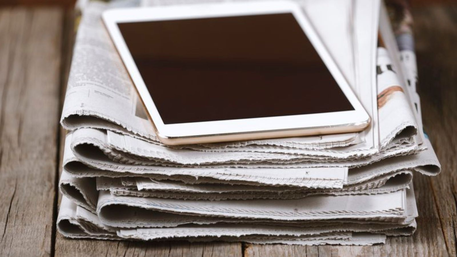 Médias locaux&nbsp;: la presse à la peine, la radio numérique progresse