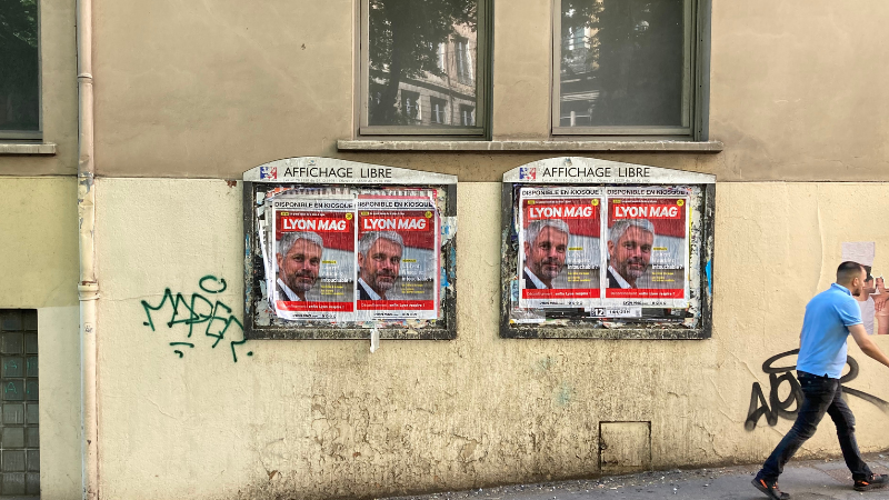 Quand les médias s'adonnent à l'affichage libre