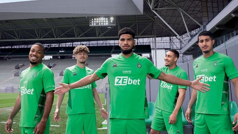 L’ASSE présente le maillot 2021-2022 réalisé par Saintetixx