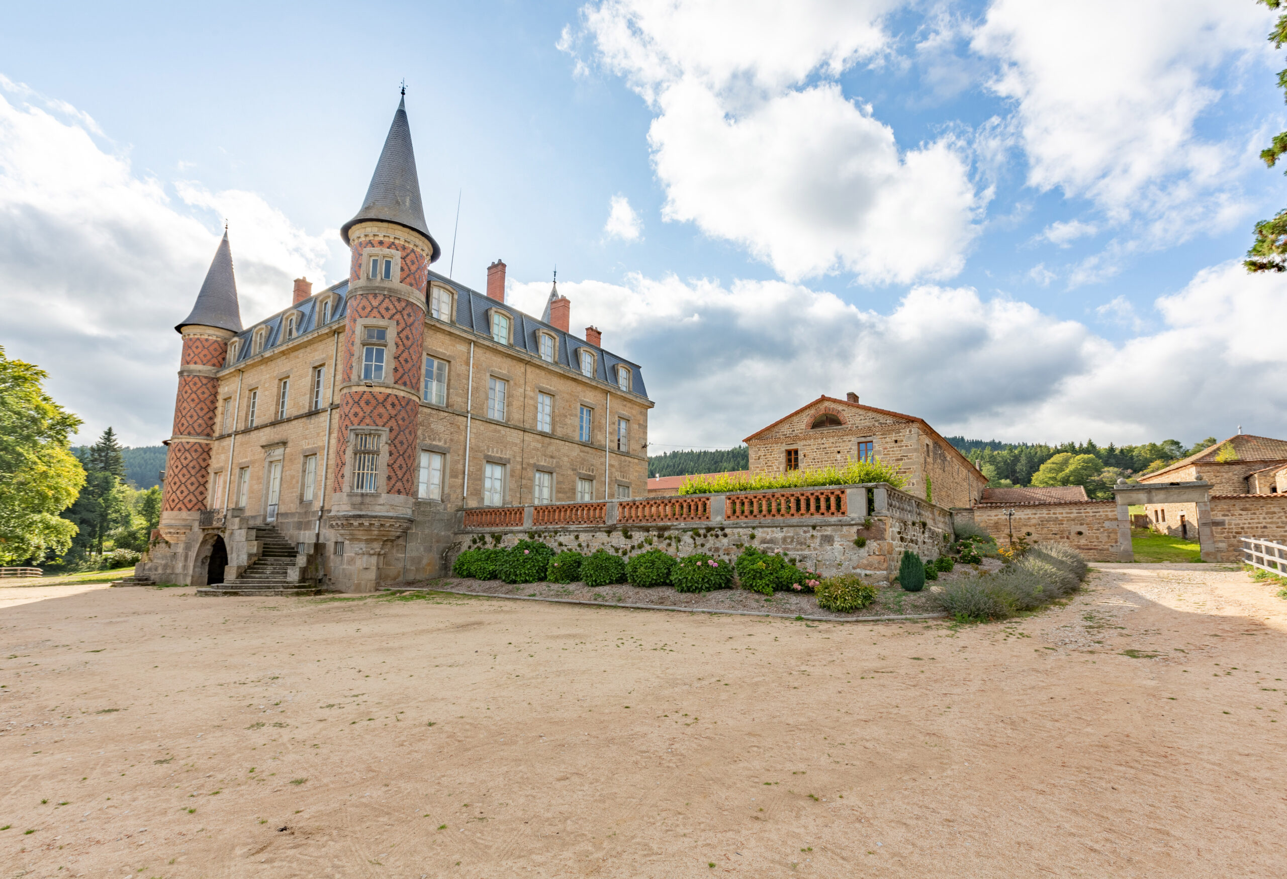 TV and Co investit dans un château pour booster l’événementiel