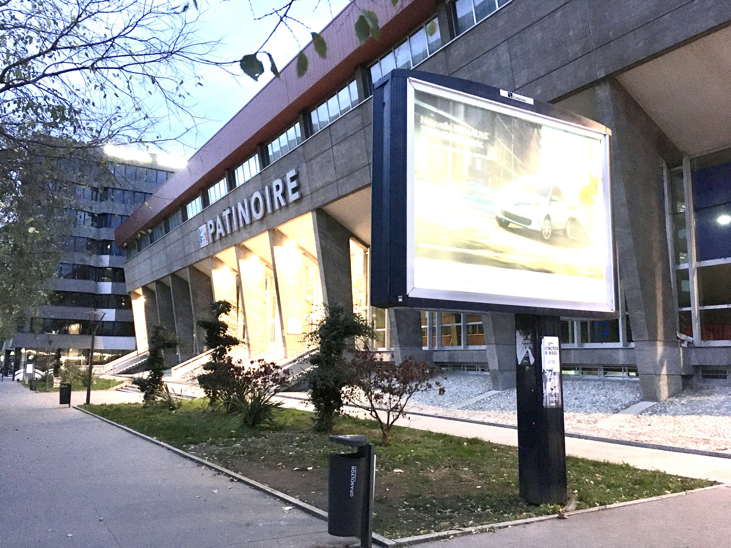 Affichage&nbsp;: réduire la taille des panneaux alourdirait leur bilan carbone