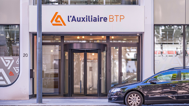 L'Auxiliaire BTP fait refaire son identité visuelle par Insign