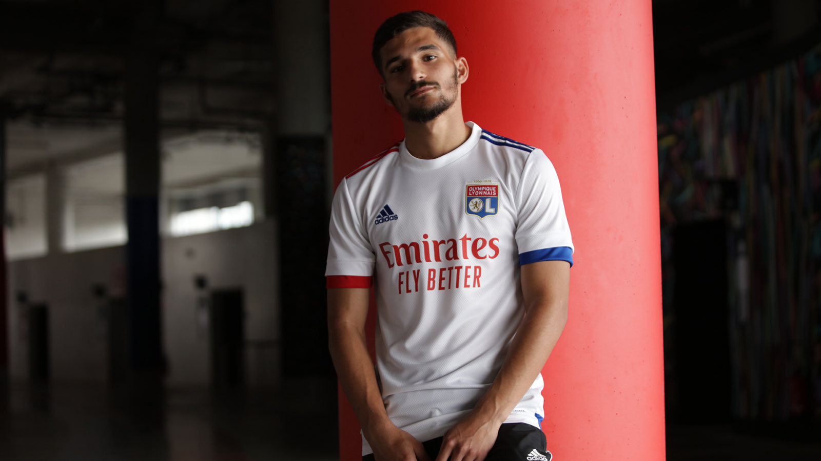 L'OL dévoile son nouveau maillot avec Adidas