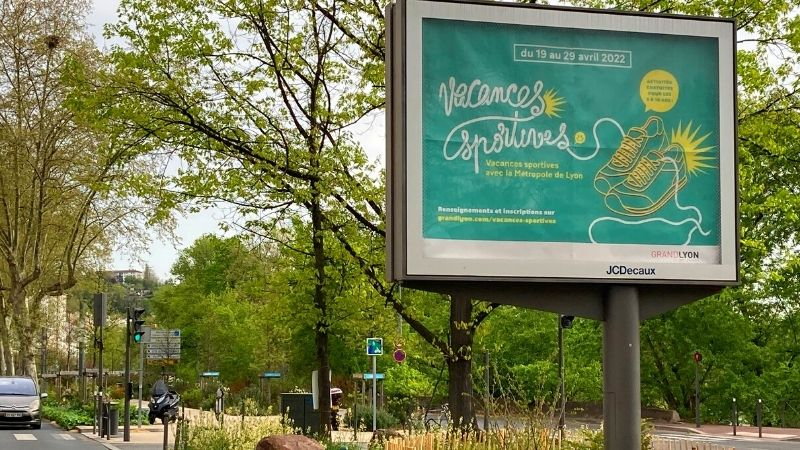 La publicité extérieure s’affiche en vert