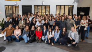 Com’Over ouvre un nouveau chapitre en se rebaptisant « Leveled »