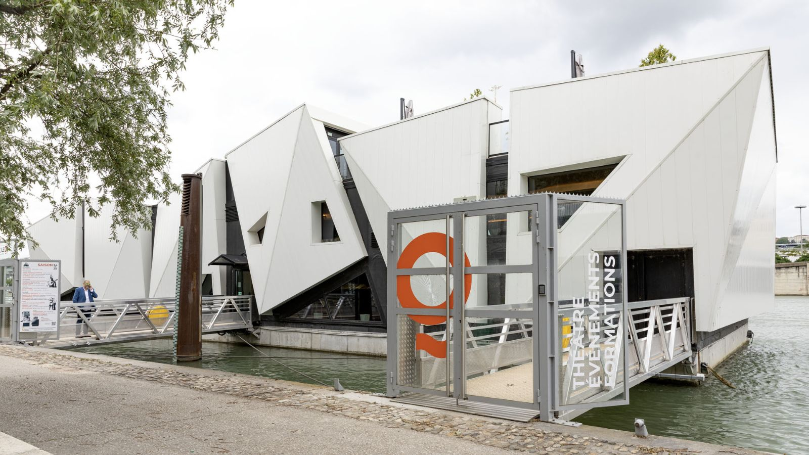 Le théâtre L'ÎLE Ô sort la tête de l’eau