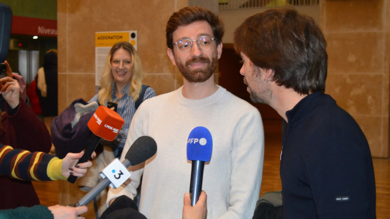 Procès en diffamation : Rue89Lyon relaxé face aux Aulas