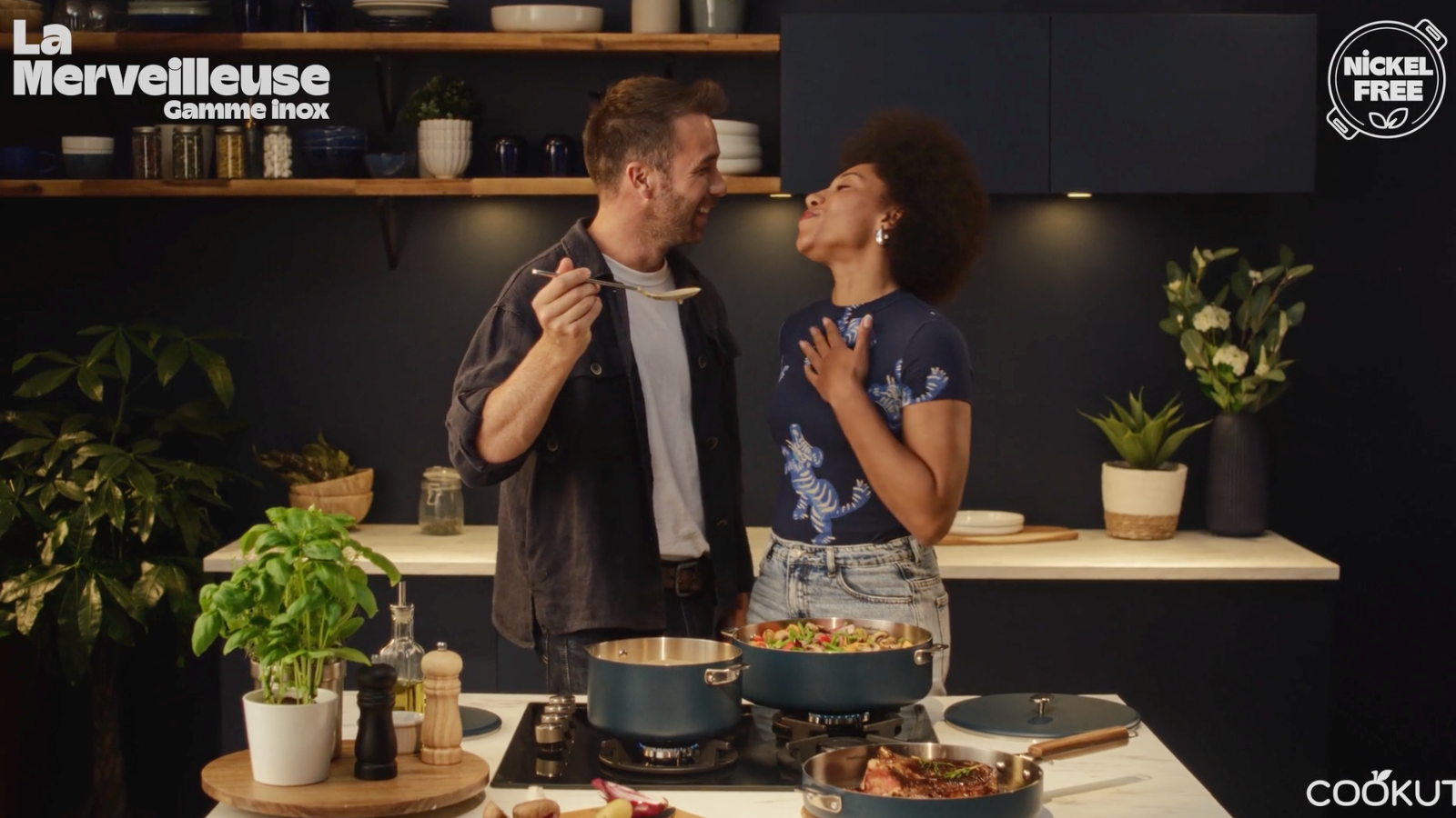 Cookut orchestre une campagne colorée pour sa « merveilleuse gamme inox »