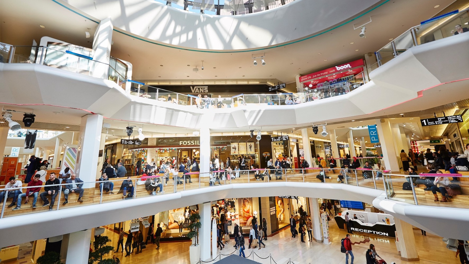 Le centre commercial, un « cocon » familier et protecteur